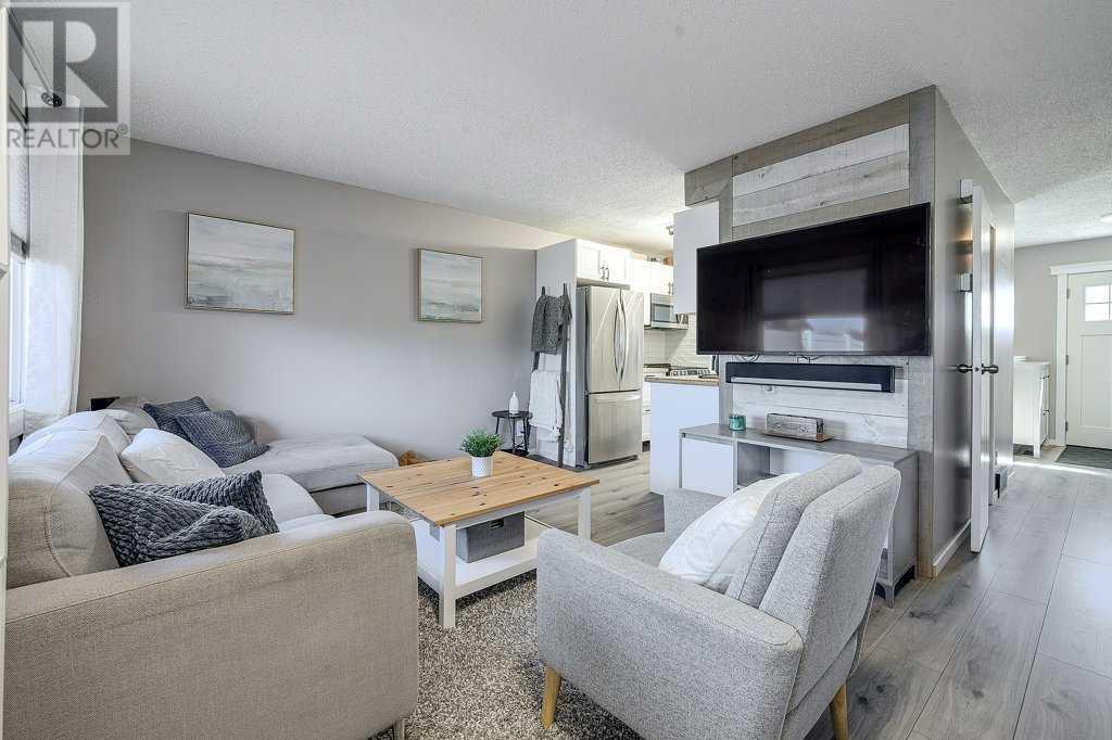 Single Family House for Sale in   Gray Drive Glendale Red Deer 