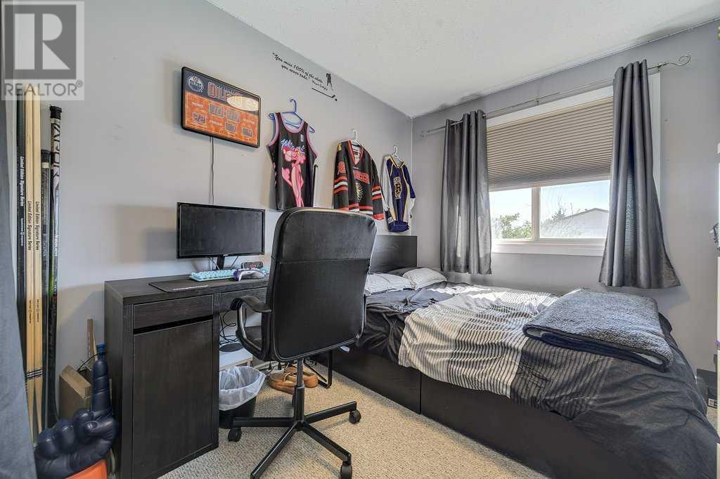 Single Family House for Sale in   Gray Drive Glendale Red Deer 