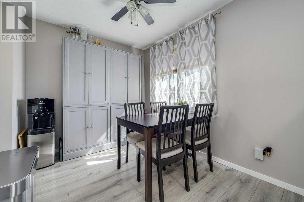 Single Family House for Sale in   Gray Drive Glendale Red Deer 