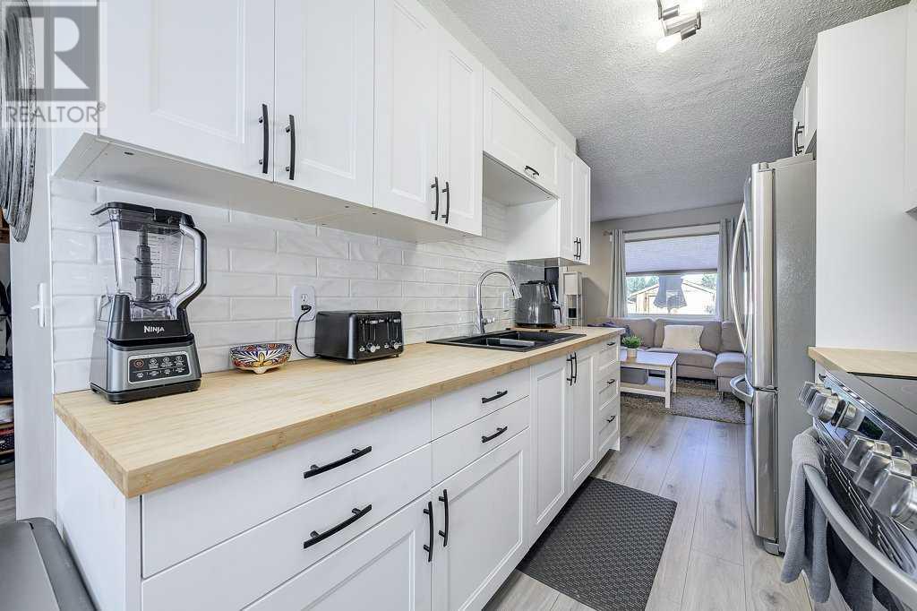 Single Family House for Sale in   Gray Drive Glendale Red Deer 