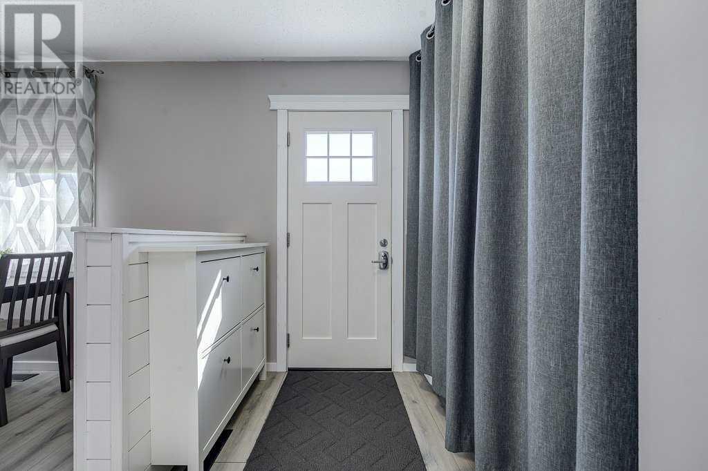 Single Family House for Sale in   Gray Drive Glendale Red Deer 