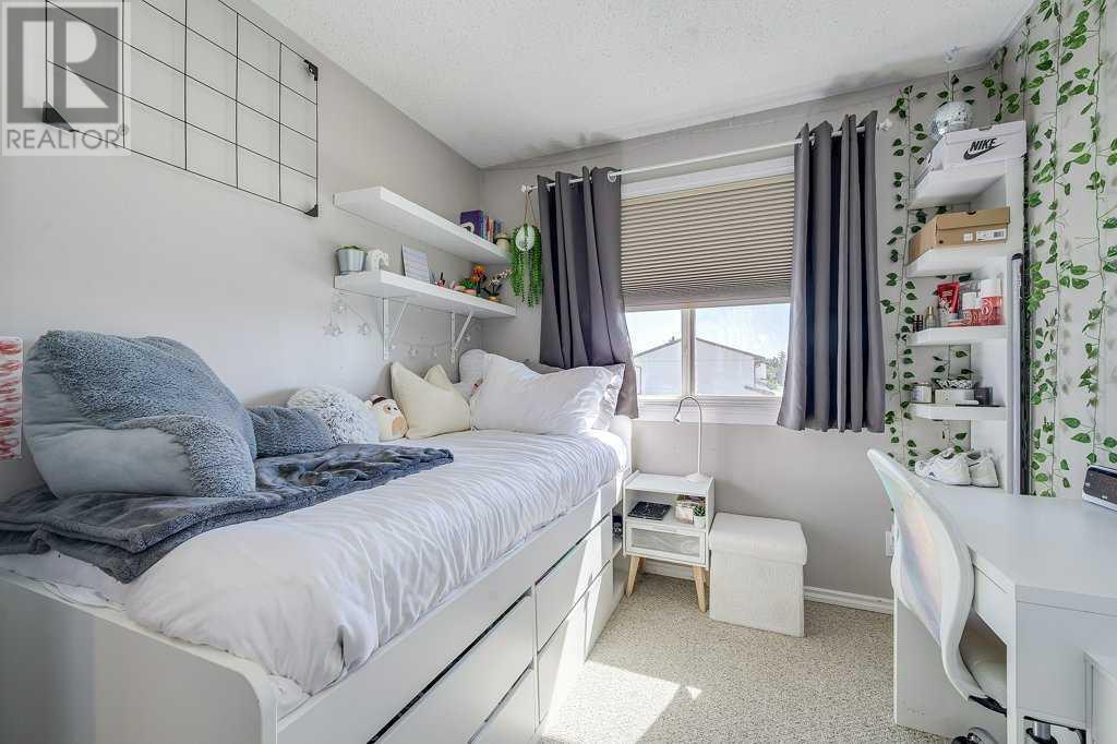 Single Family House for Sale in   Gray Drive Glendale Red Deer 