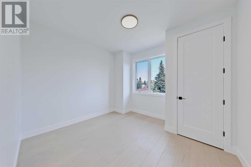 Single Family House for Sale in   Avenue NE Tuxedo Park Calgary 