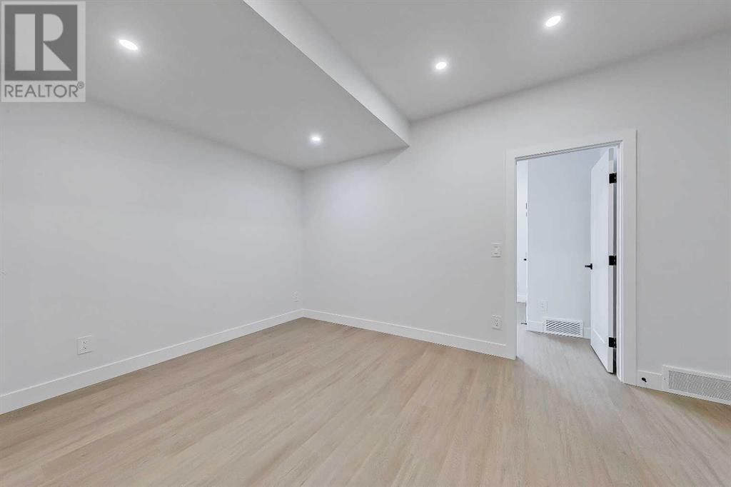Single Family House for Sale in   Avenue NE Tuxedo Park Calgary 