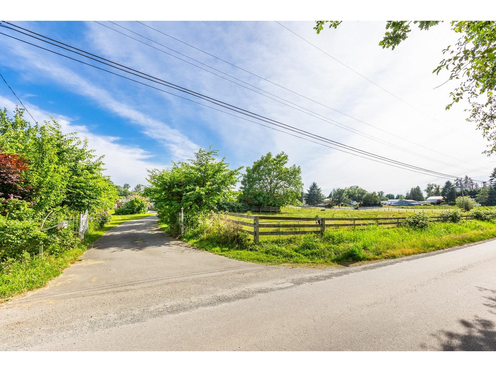 Photo 4 of 24990 36 Avenue, Langley BC