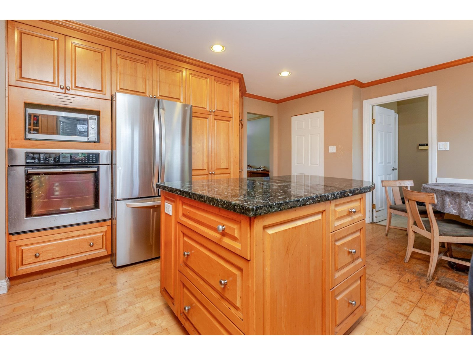 Photo 14 of 24990 36 Avenue, Langley BC