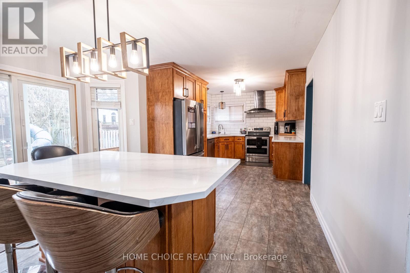 Photo 21 of 27 Doncaster Crescent, Clarington ON