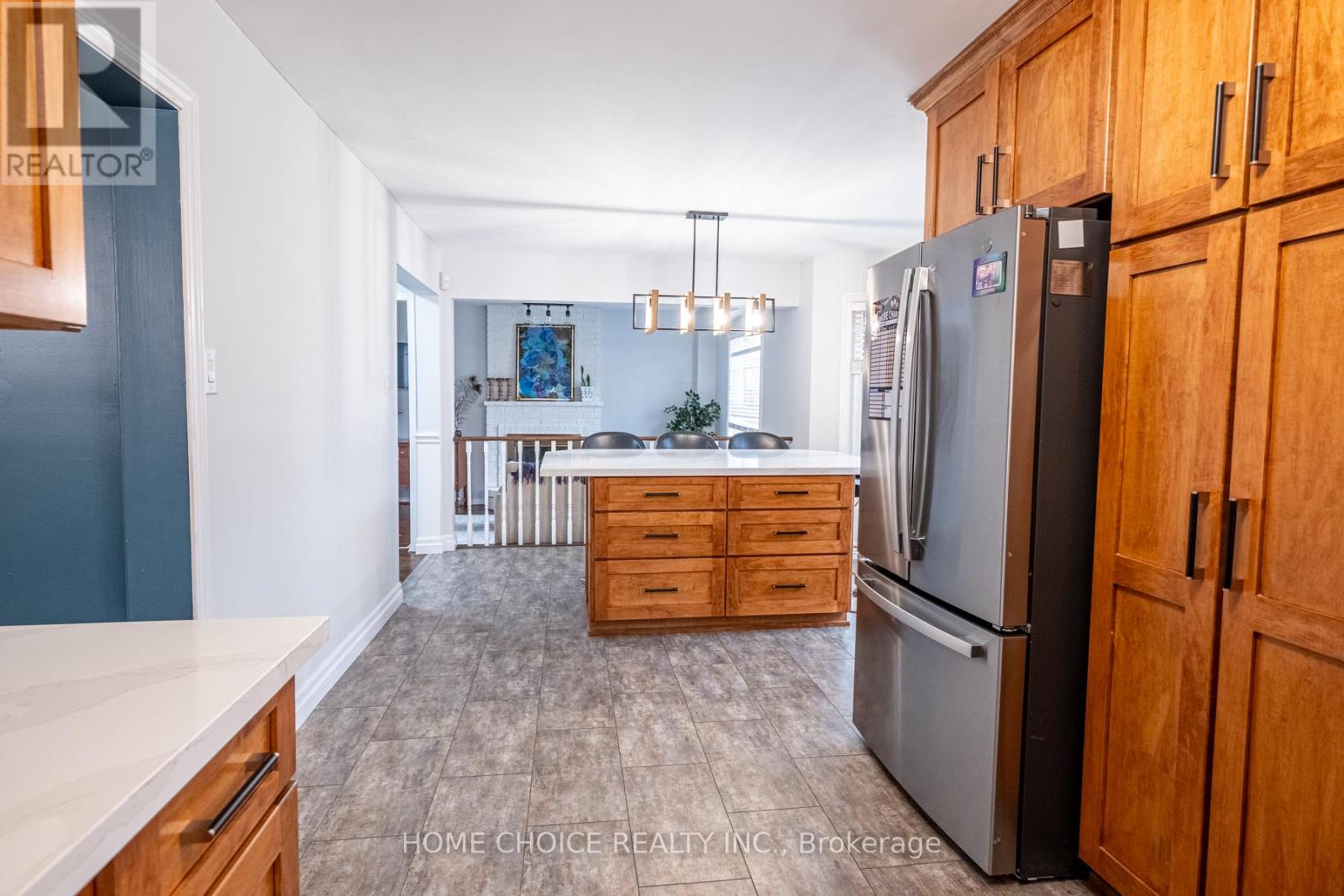 Photo 10 of 27 Doncaster Crescent, Clarington ON