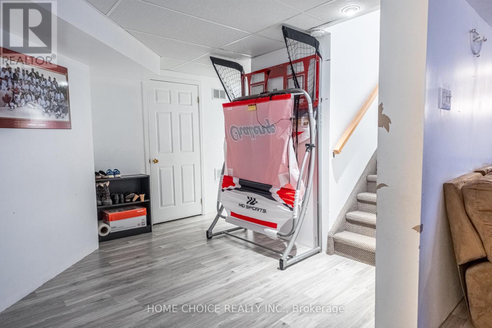 Photo 14 of 27 Doncaster Crescent, Clarington ON