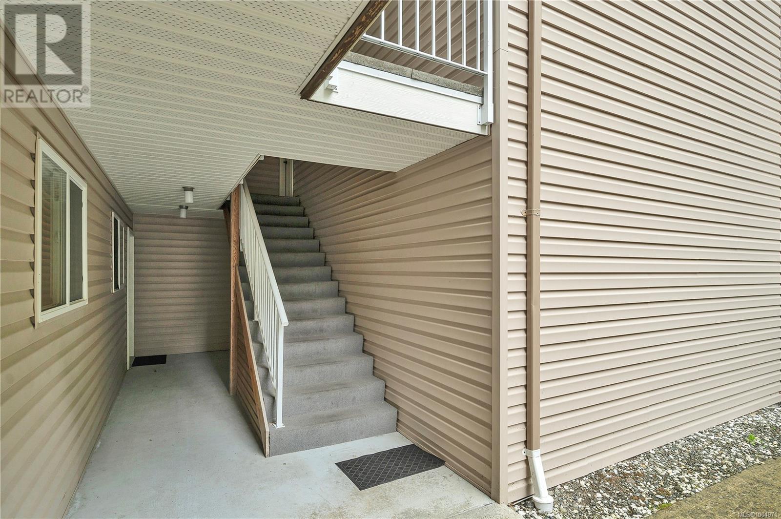 Photo 1 of 28 940 Island Hwy S, Campbell River BC