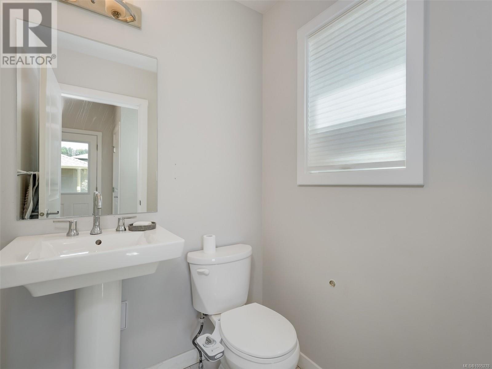 Photo 7 of 3380 Curlew St, Colwood BC