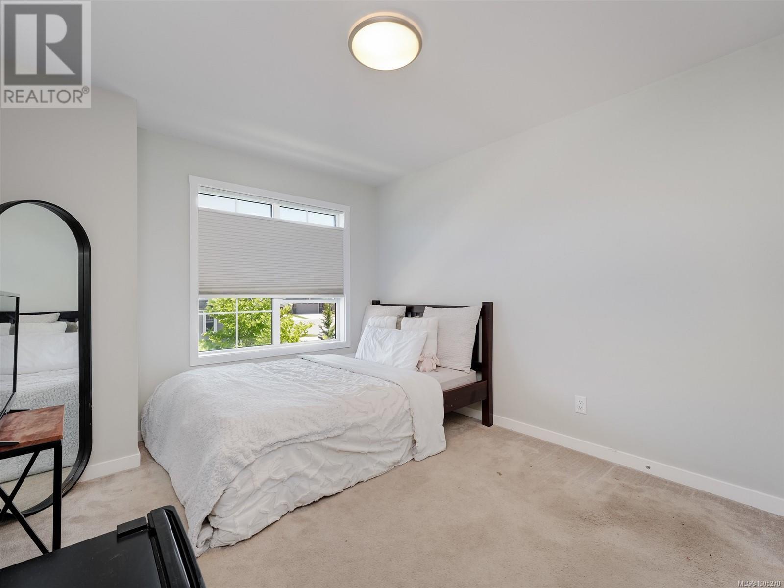 Photo 5 of 3380 Curlew St, Colwood BC