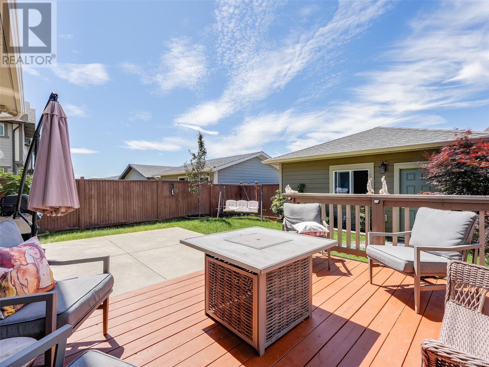 Photo 4 of 3380 Curlew St, Colwood BC