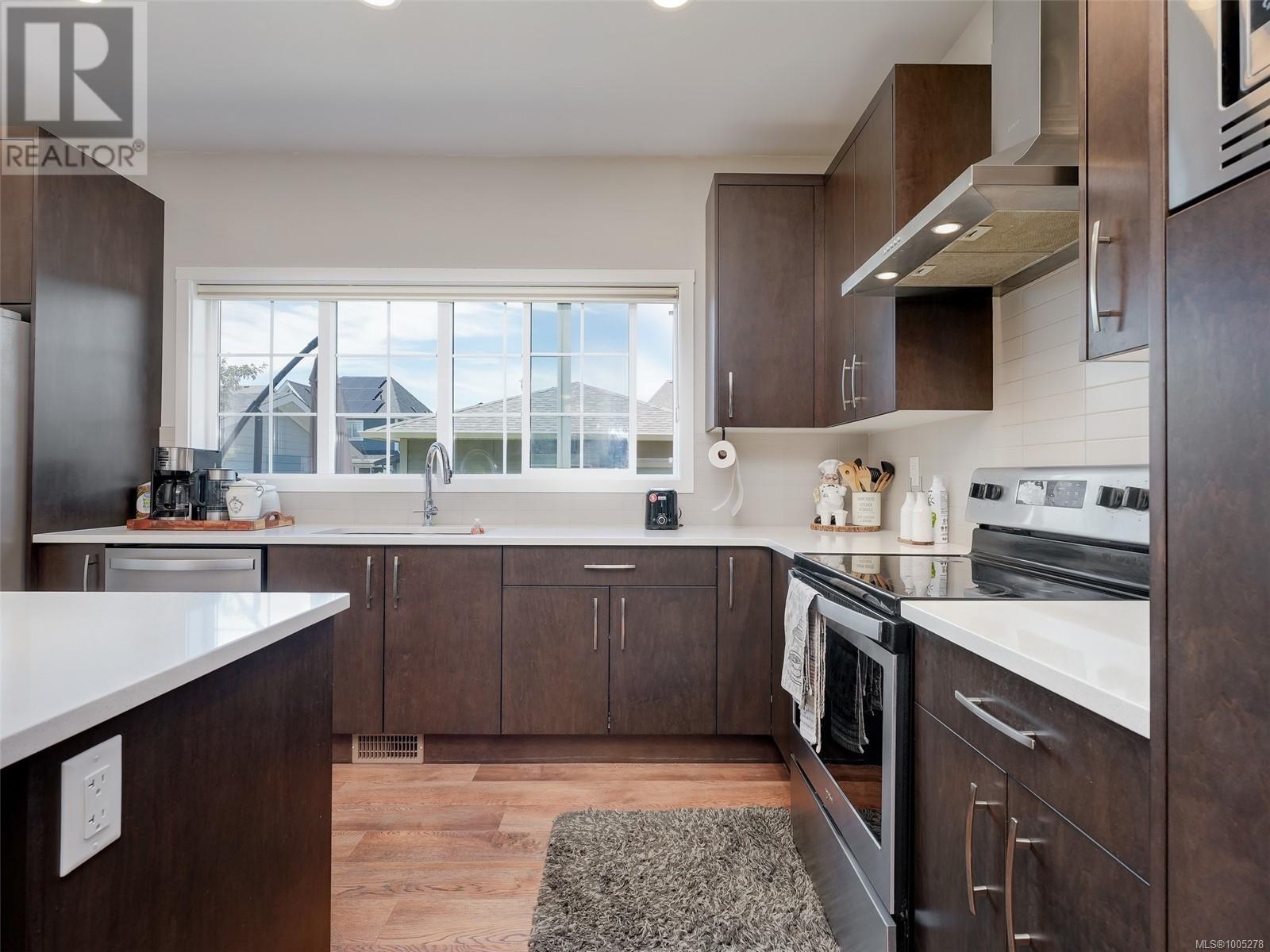 Photo 15 of 3380 Curlew St, Colwood BC