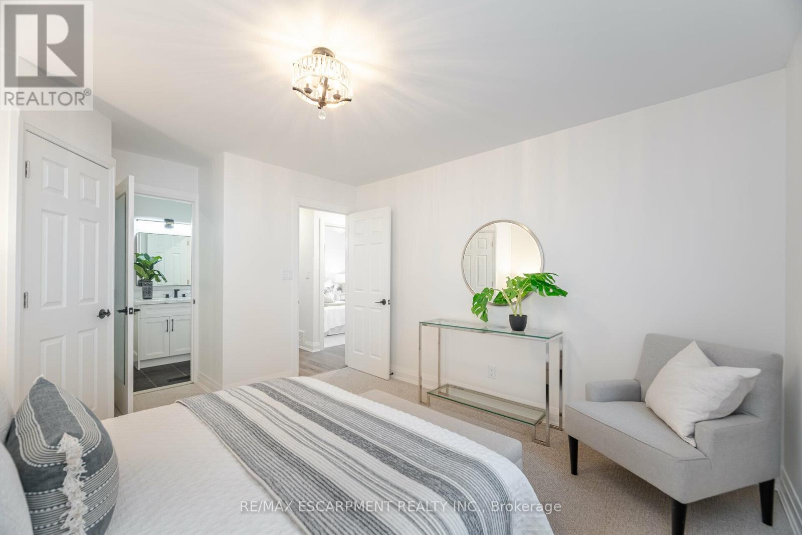 Photo 40 of 3150 Bentworth Drive, Burlington ON