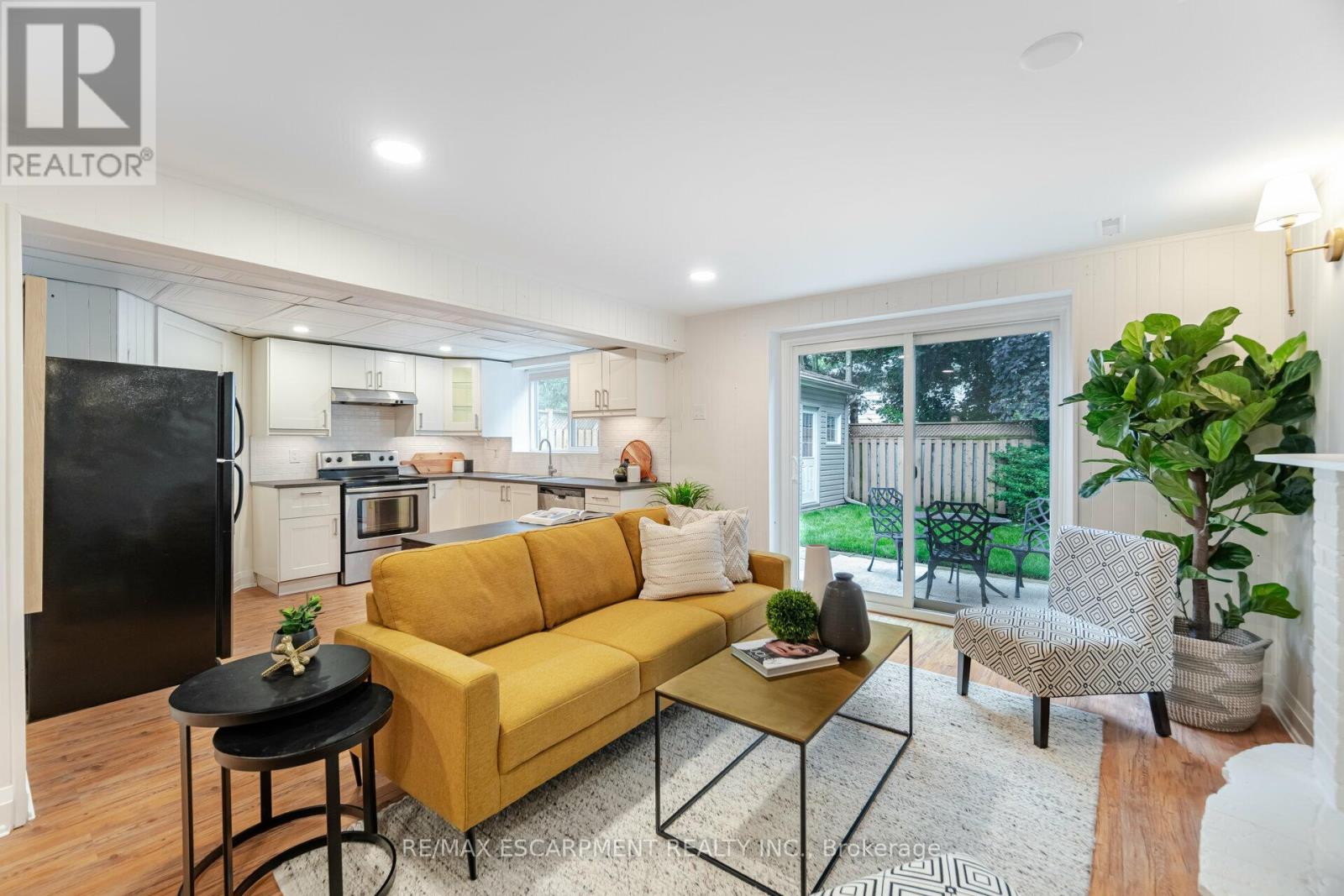 Photo 24 of 3150 Bentworth Drive, Burlington ON