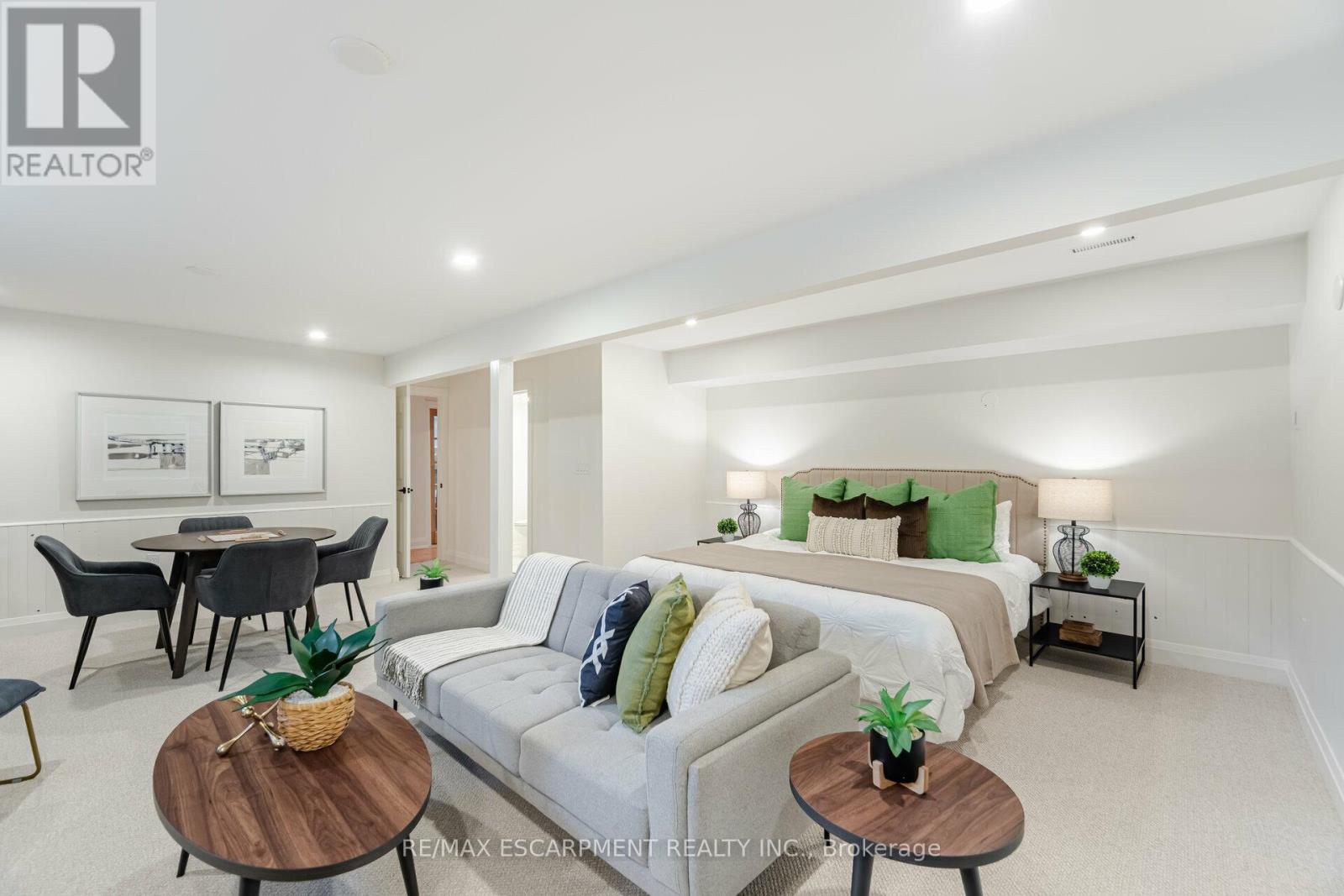 Photo 21 of 3150 Bentworth Drive, Burlington ON