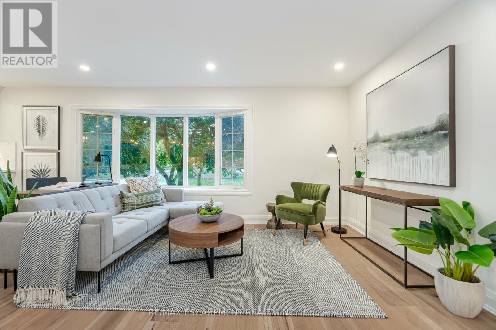 Photo 7 of 3150 Bentworth Drive, Burlington ON