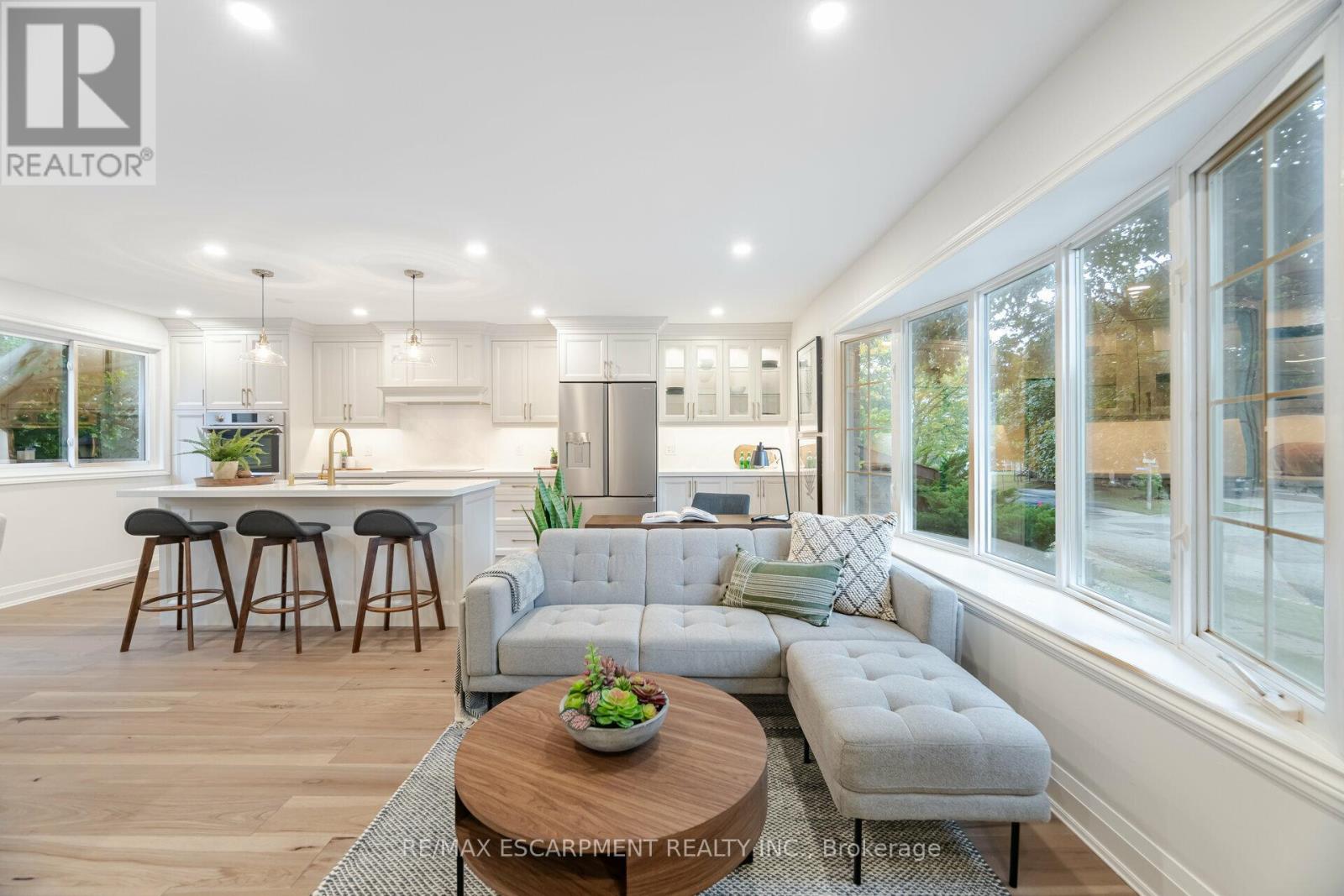 Photo 25 of 3150 Bentworth Drive, Burlington ON