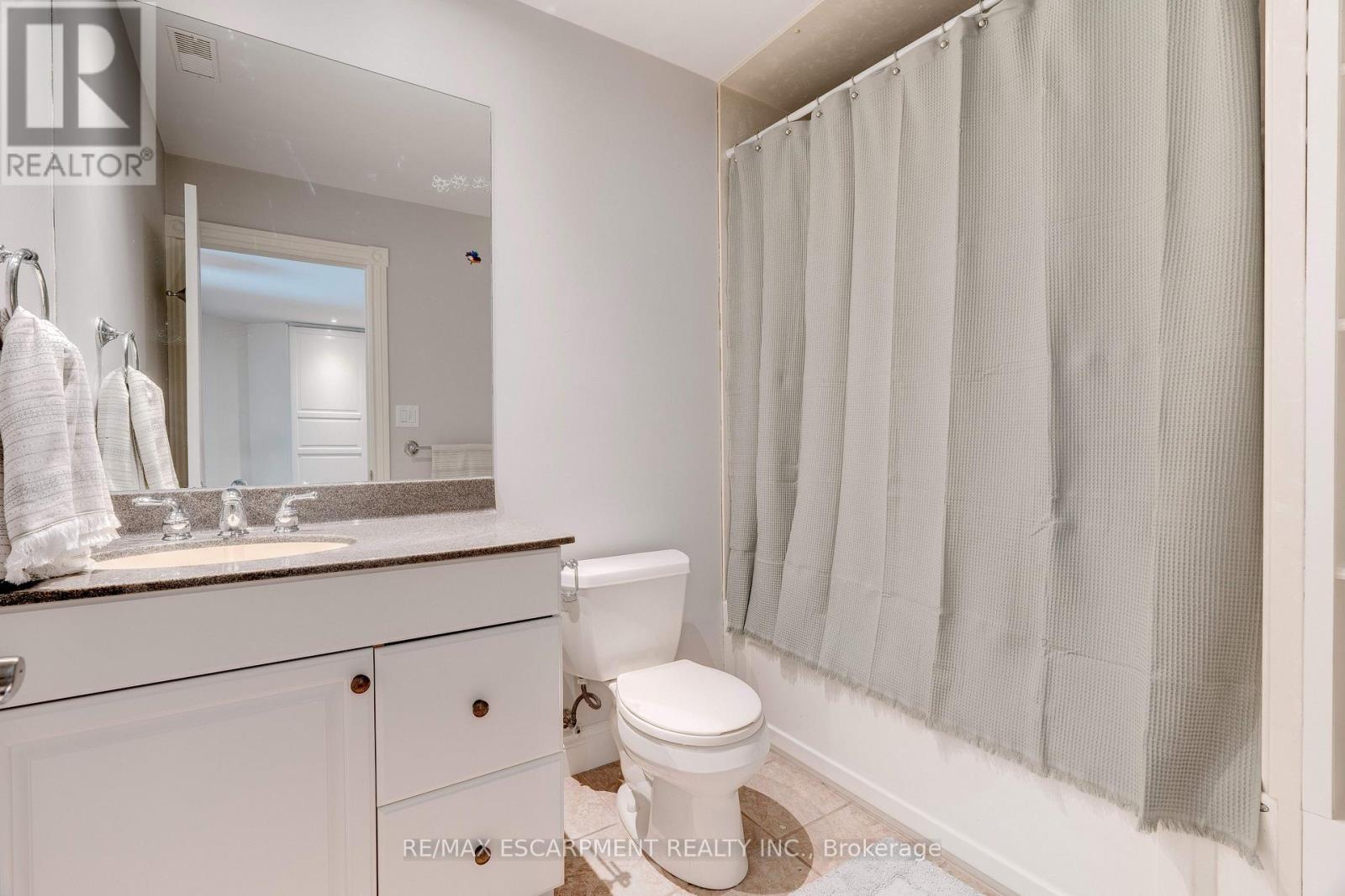 Photo 40 of 106 Appleby Place, Burlington ON