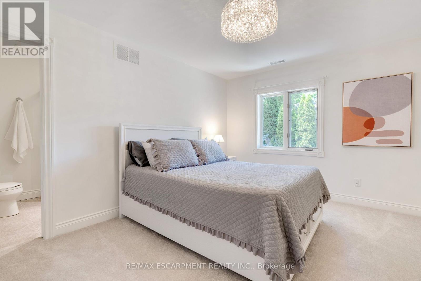 Photo 19 of 106 Appleby Place, Burlington ON