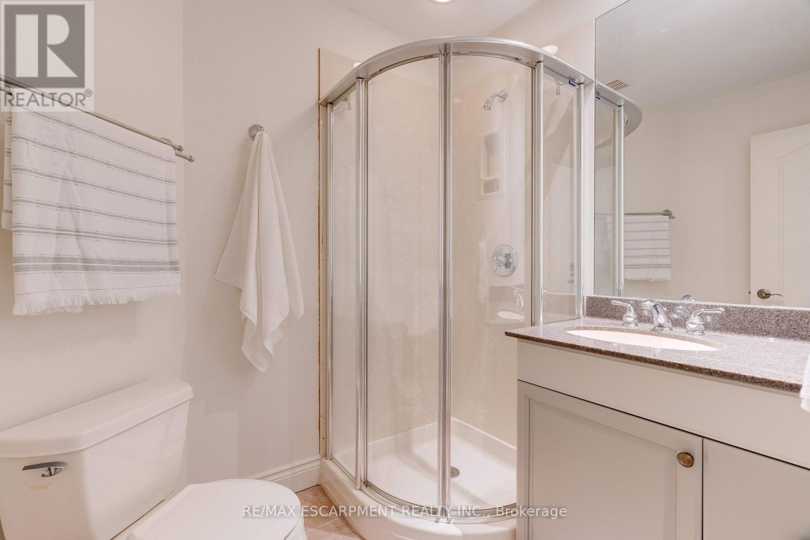 Photo 31 of 106 Appleby Place, Burlington ON