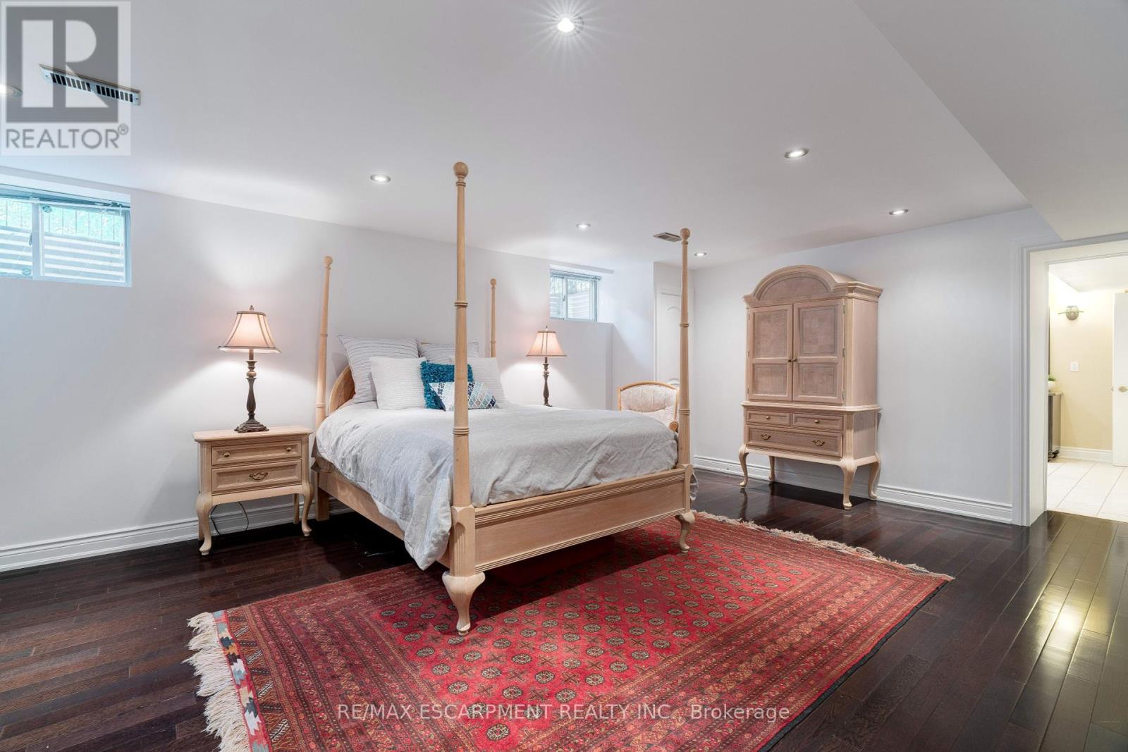 Photo 17 of 106 Appleby Place, Burlington ON
