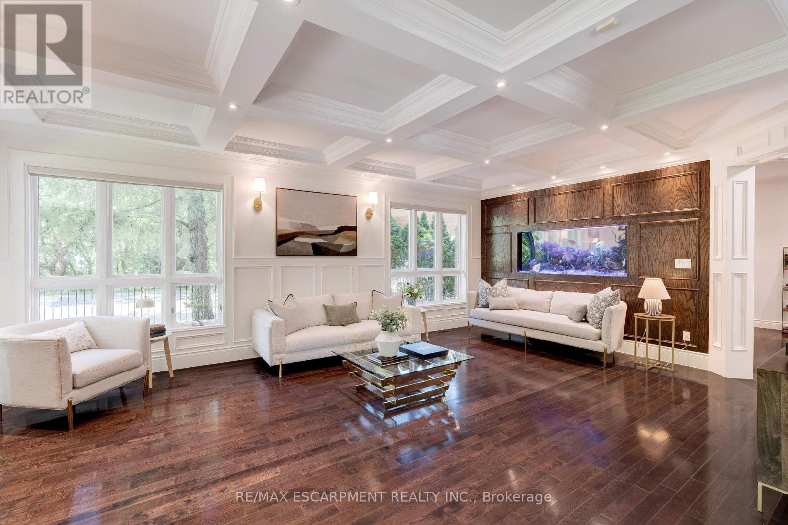 Photo 2 of 106 Appleby Place, Burlington ON