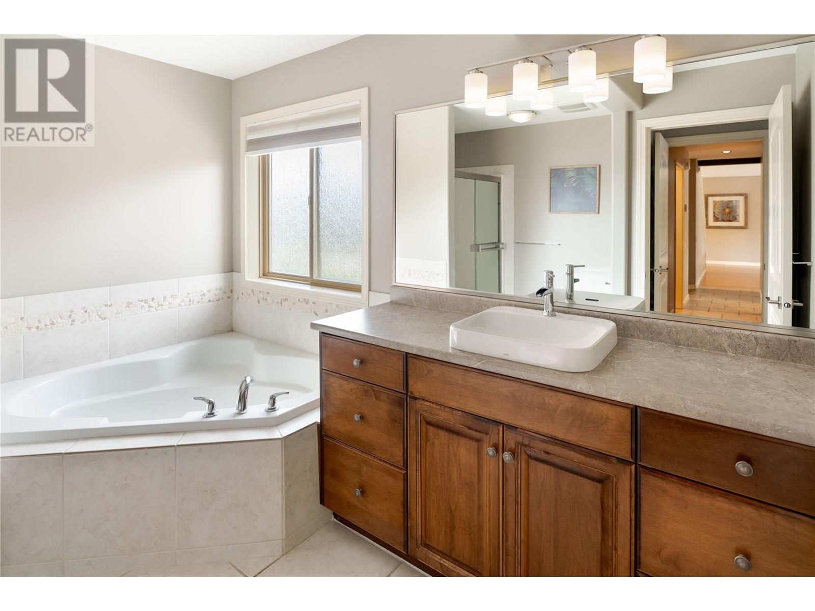 Photo 34 of 2464 Selkirk Drive, Kelowna BC