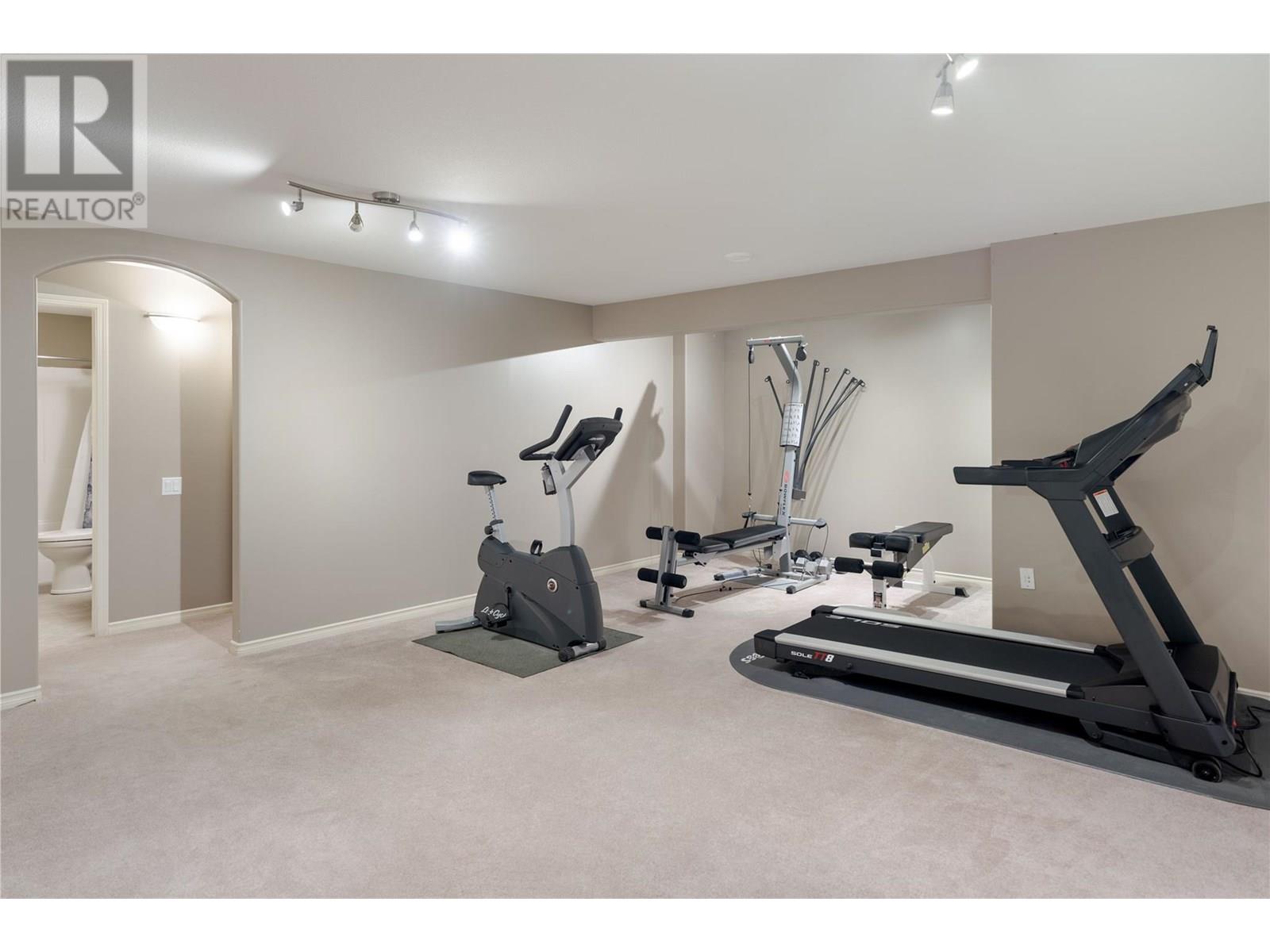 Photo 9 of 2464 Selkirk Drive, Kelowna BC