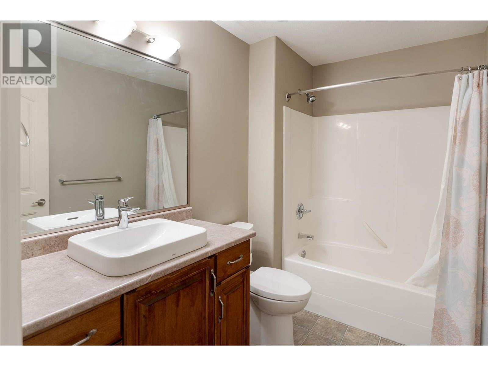 Photo 2 of 2464 Selkirk Drive, Kelowna BC
