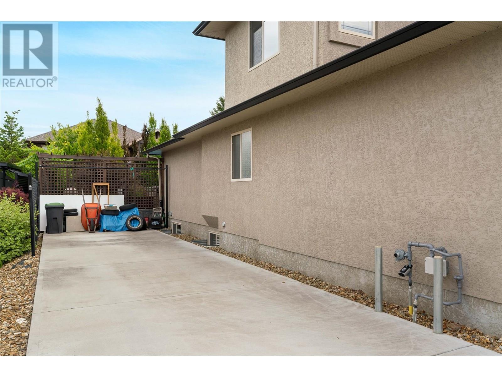 Photo 32 of 2464 Selkirk Drive, Kelowna BC