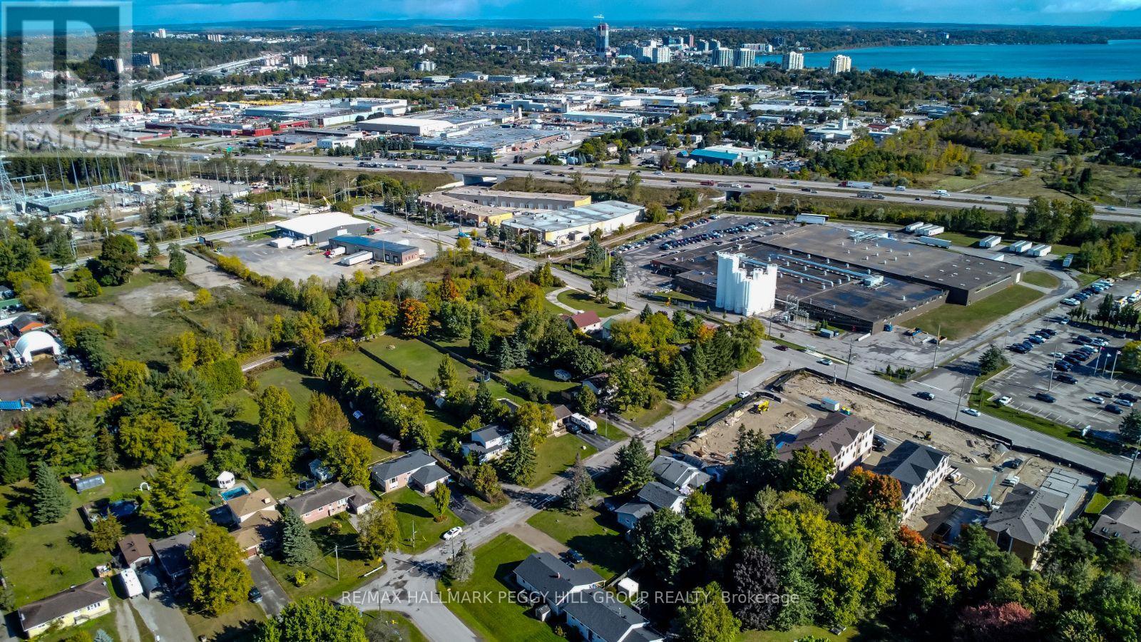 Photo 12 of 211 Phillips Street, Barrie ON