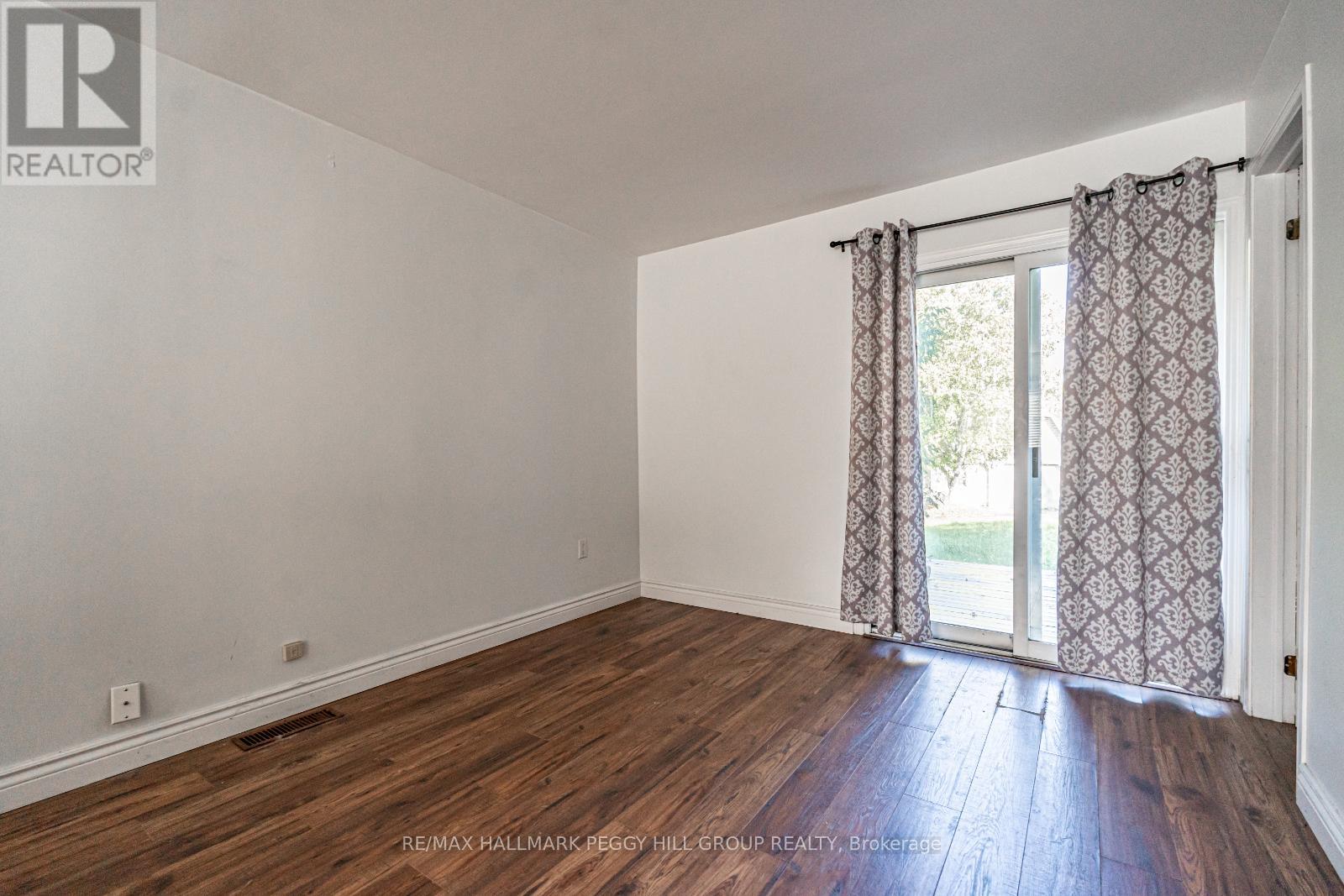Photo 2 of 211 Phillips Street, Barrie ON