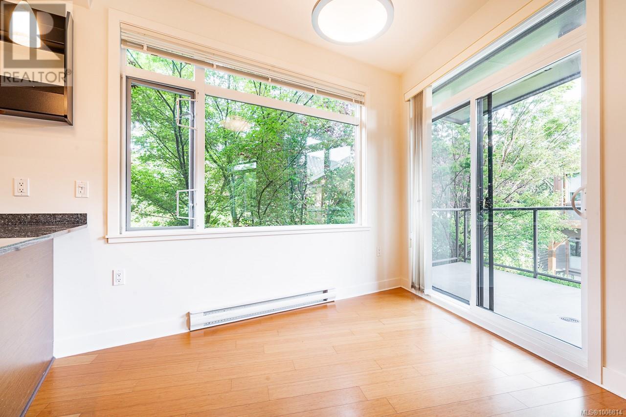 201 3610 Richmond Road, Saanich