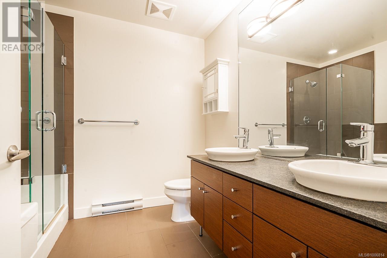 201 3610 Richmond Road, Saanich