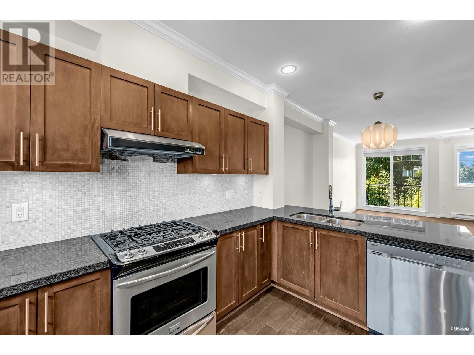 Photo 9 of 8 9580 Alberta Road, Richmond BC