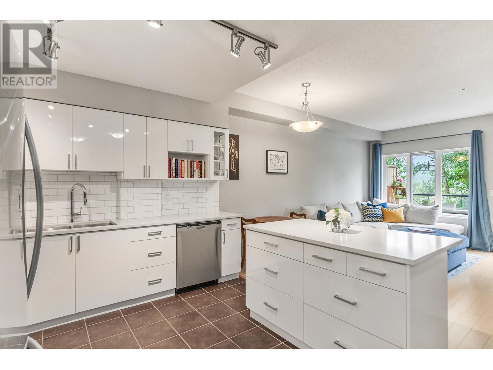 Photo 2 of 109 160 Shoreline Circle, Port Moody BC