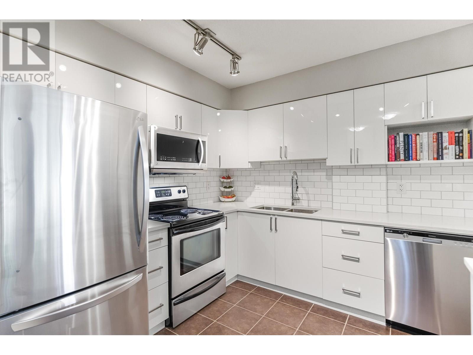 Photo 39 of 109 160 Shoreline Circle, Port Moody BC