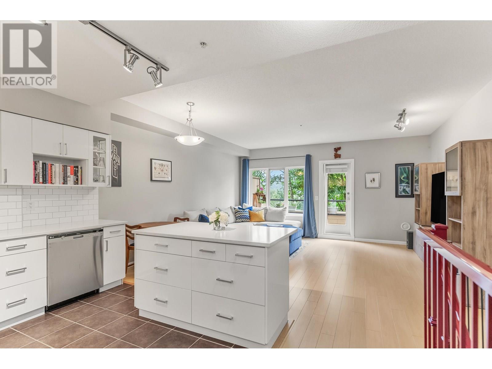 Photo 40 of 109 160 Shoreline Circle, Port Moody BC