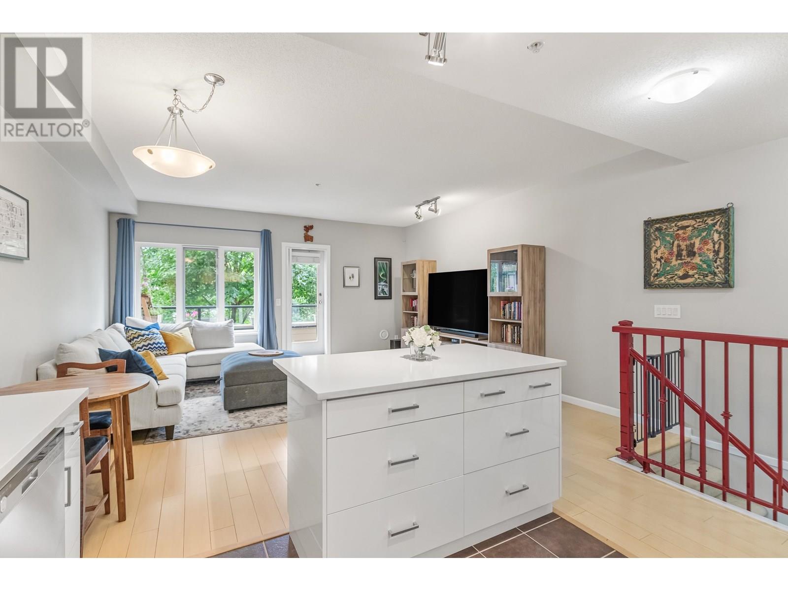 Photo 5 of 109 160 Shoreline Circle, Port Moody BC