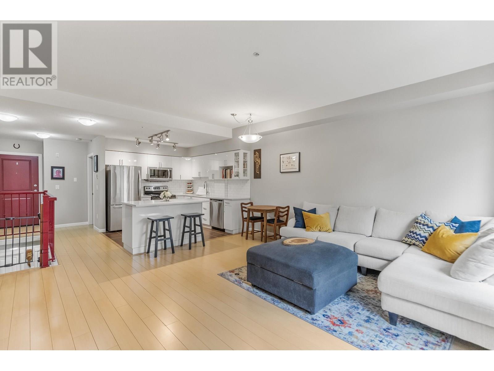 Photo 8 of 109 160 Shoreline Circle, Port Moody BC