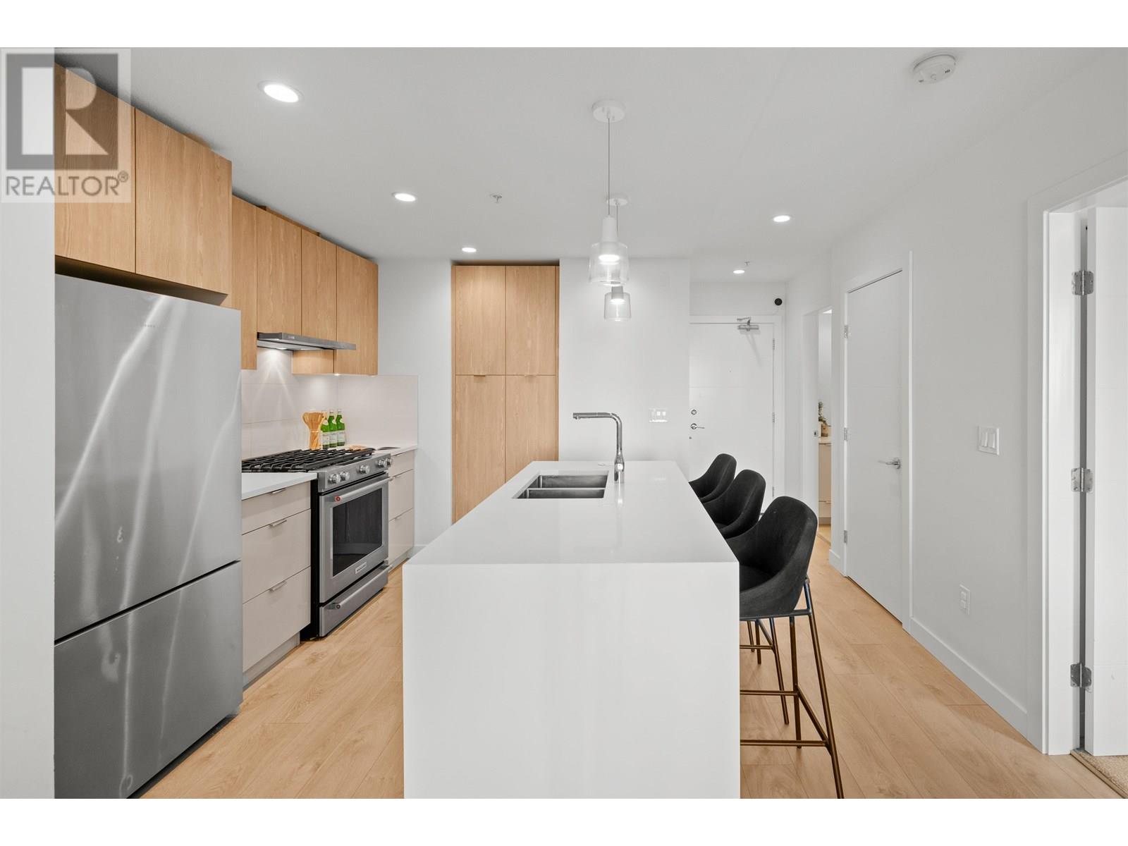 Photo 12 of 304 108 E 8th Street, North Vancouver BC