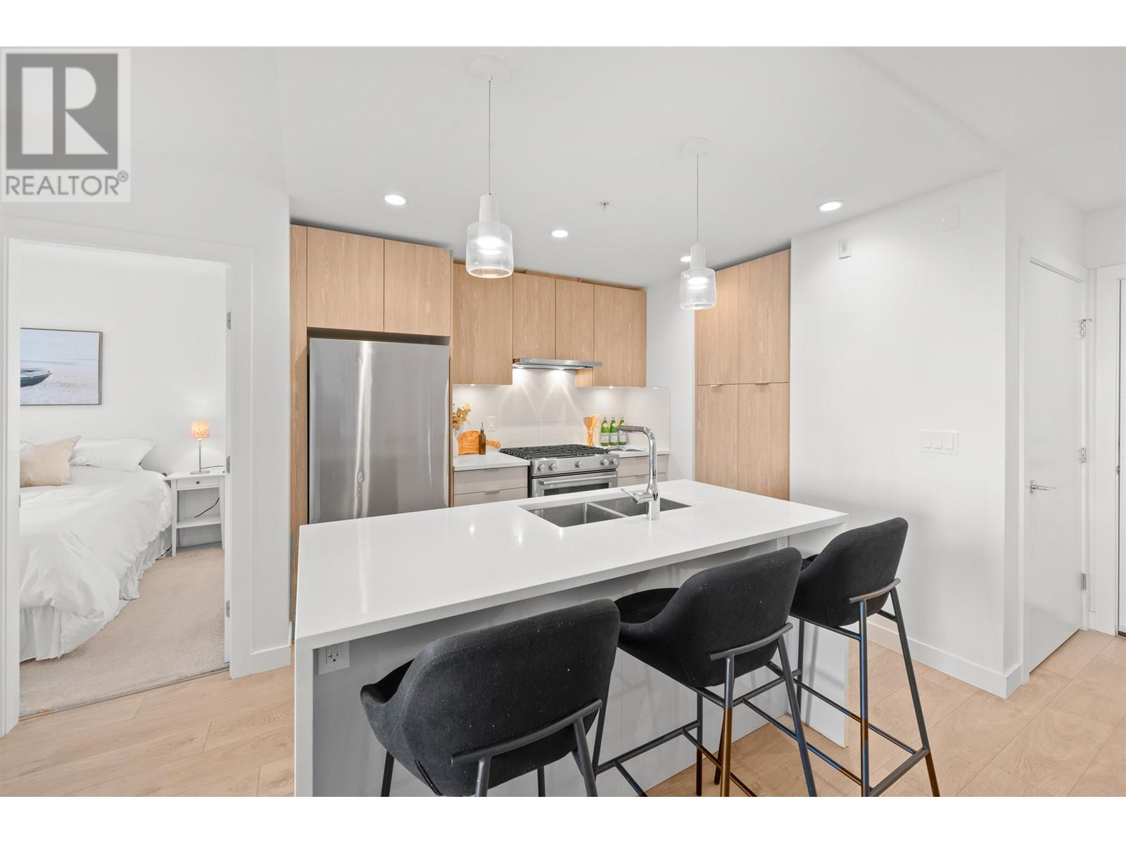 Photo 16 of 304 108 E 8th Street, North Vancouver BC