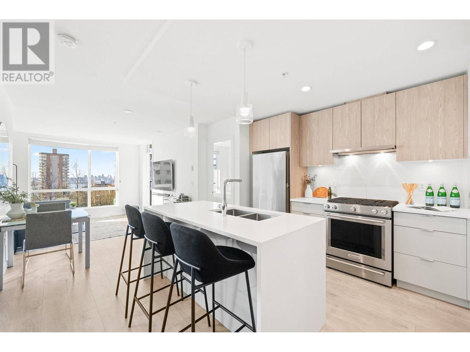 Photo 2 of 304 108 E 8th Street, North Vancouver BC