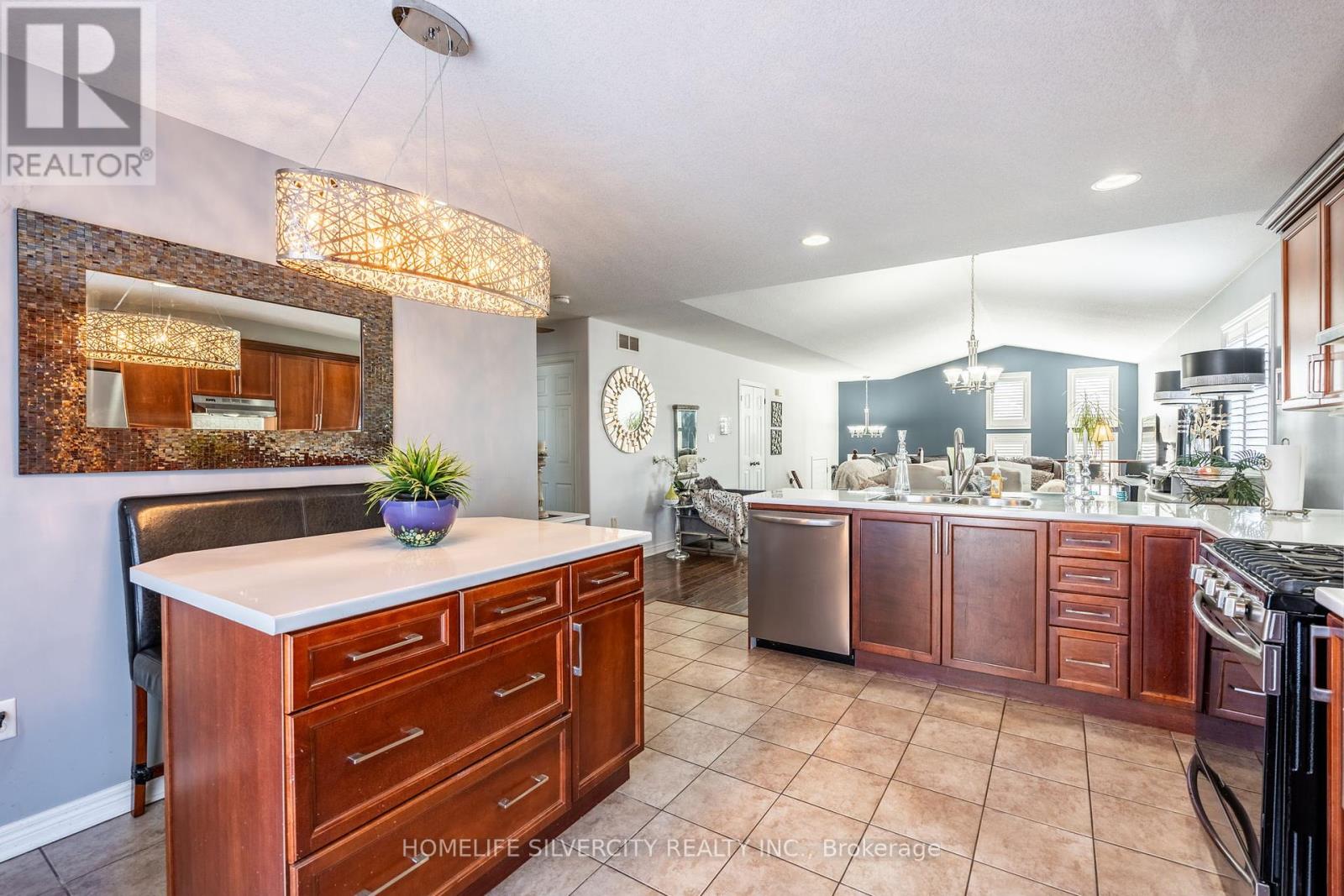 Photo 4 of 8409 Greenfield Crescent, Niagara Falls ON