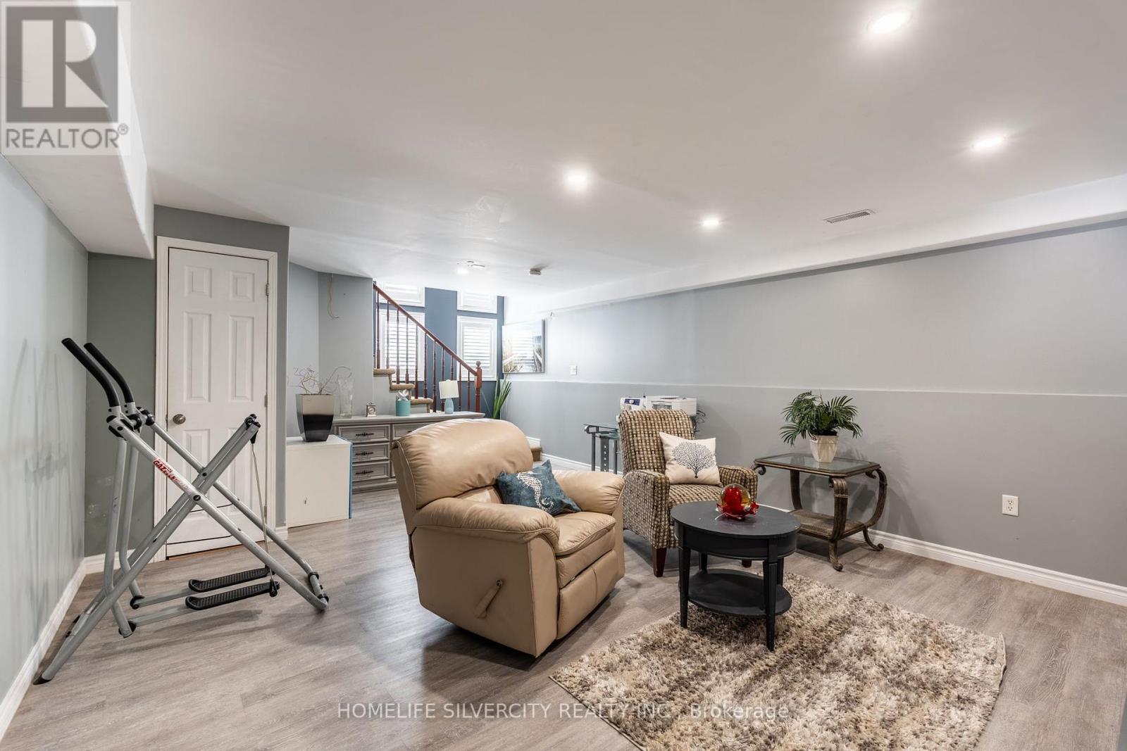 Photo 2 of 8409 Greenfield Crescent, Niagara Falls ON