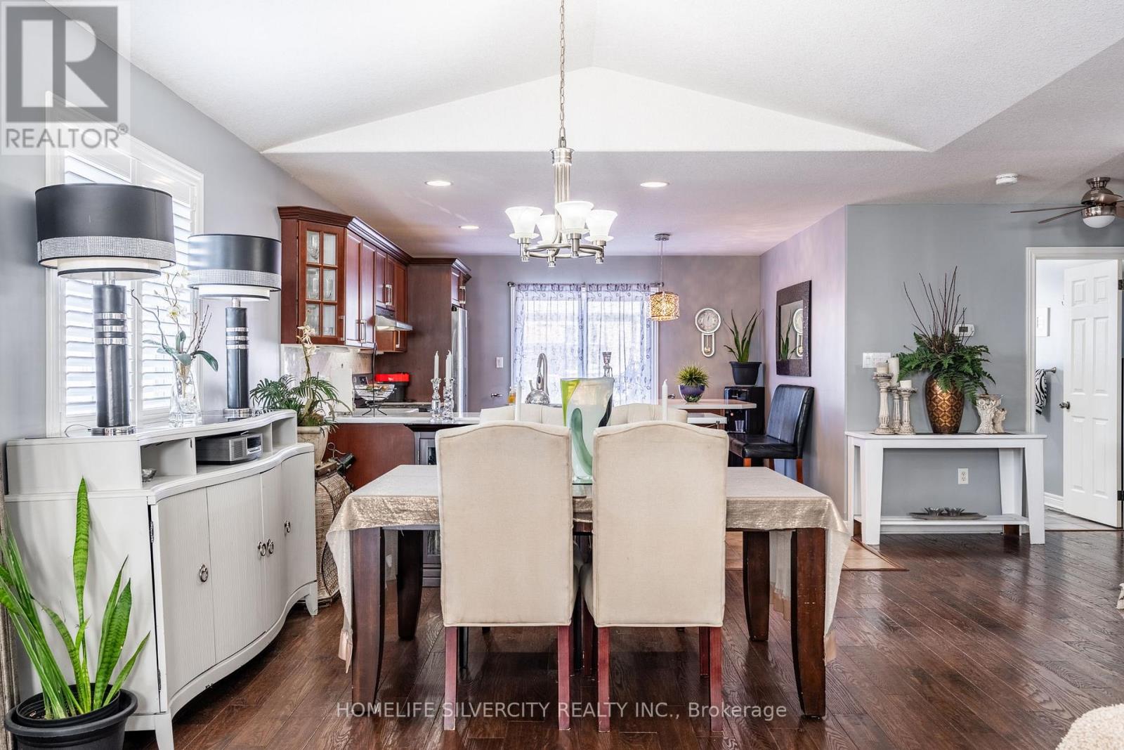 Photo 8 of 8409 Greenfield Crescent, Niagara Falls ON