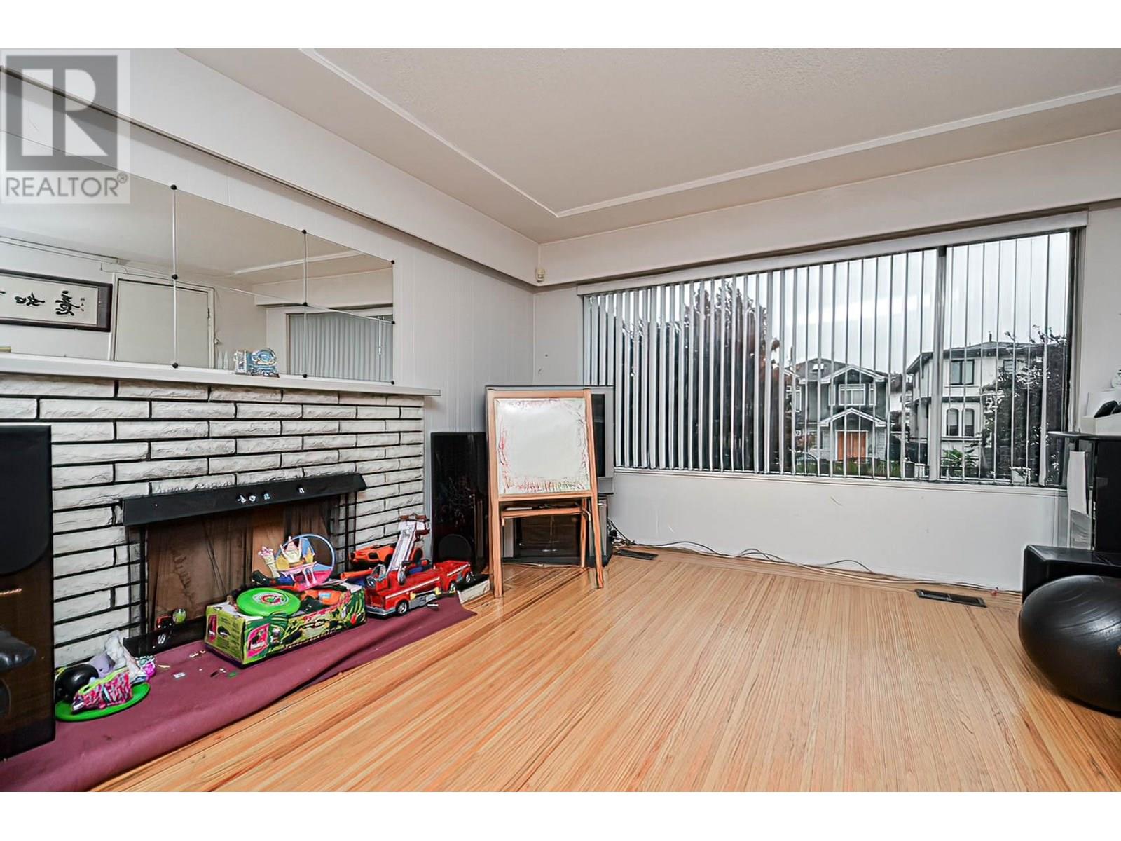 Photo 10 of 6021 Commercial Street, Vancouver BC