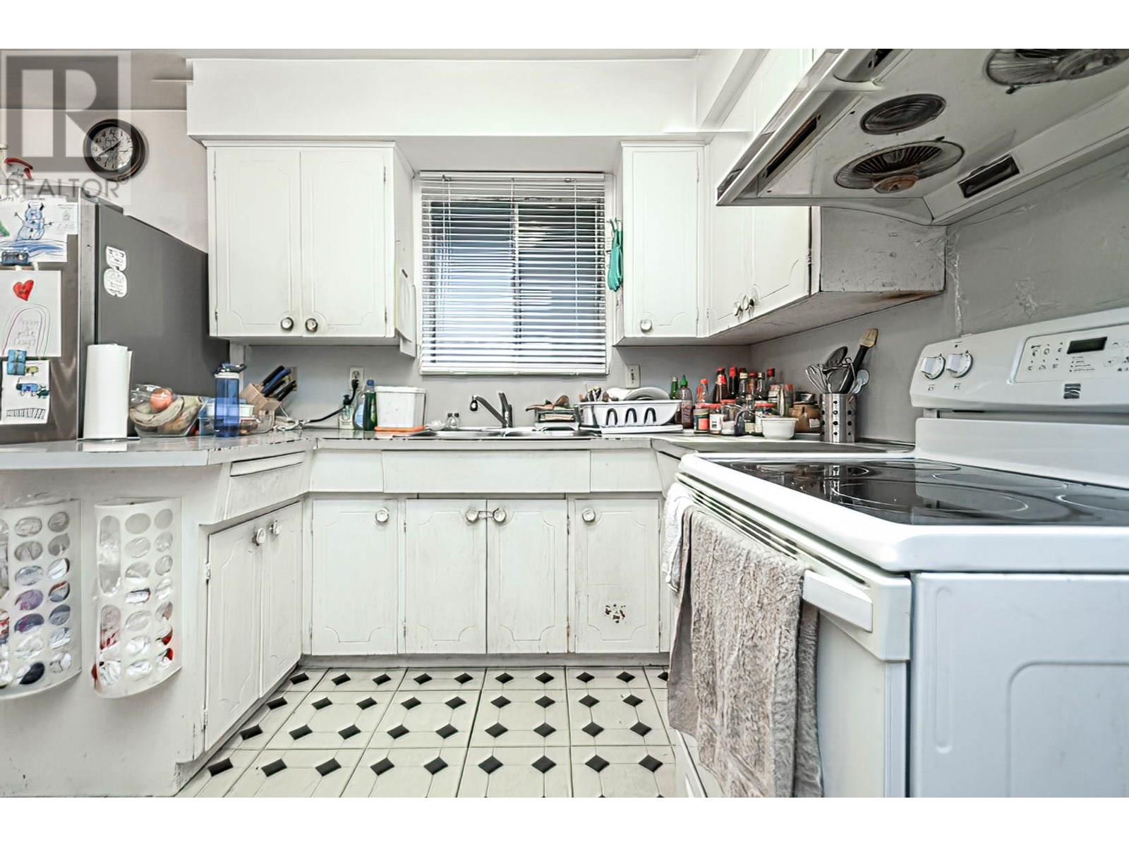 Photo 23 of 6021 Commercial Street, Vancouver BC